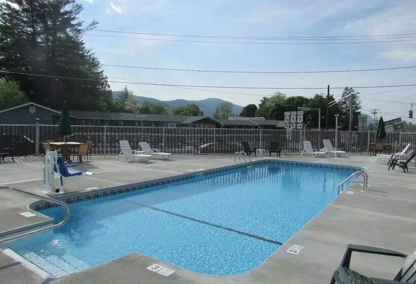モーテル The Lake George Inn