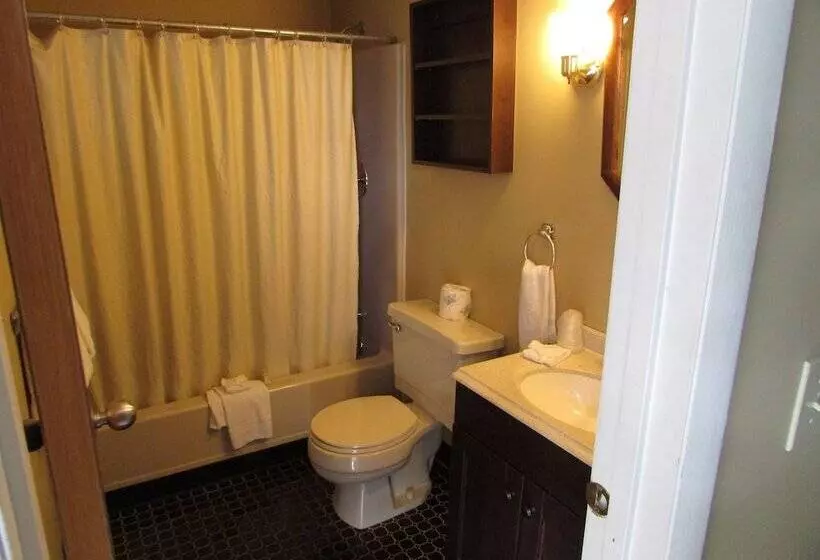 モーテル The Lake George Inn