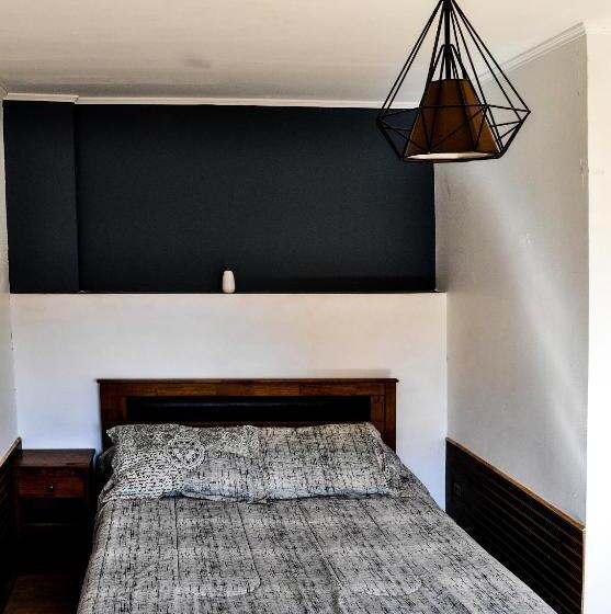 פנסיון The Fox Hostel