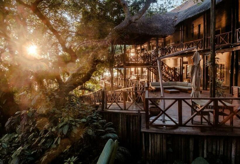 استراحتگاه Chobe Marina Lodge