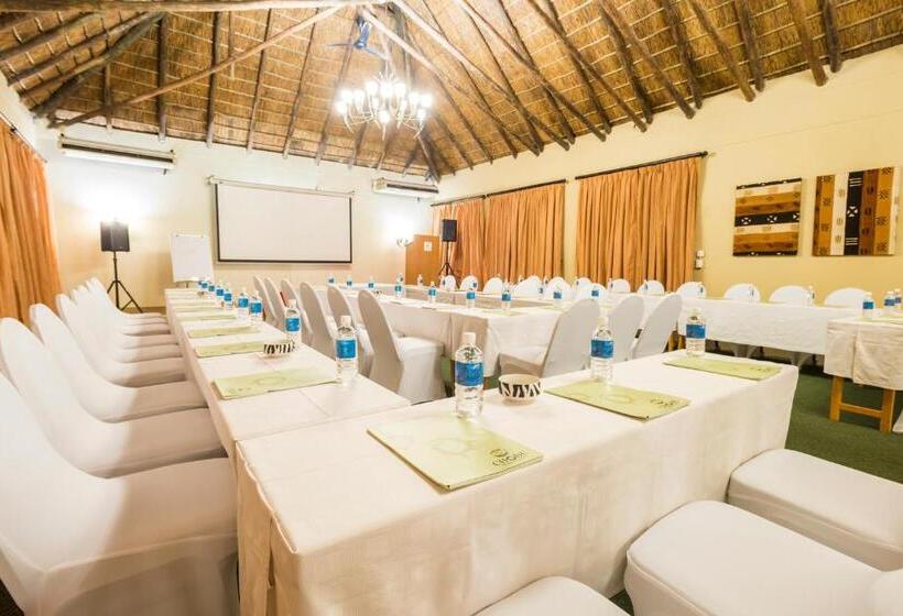 استراحتگاه Chobe Marina Lodge