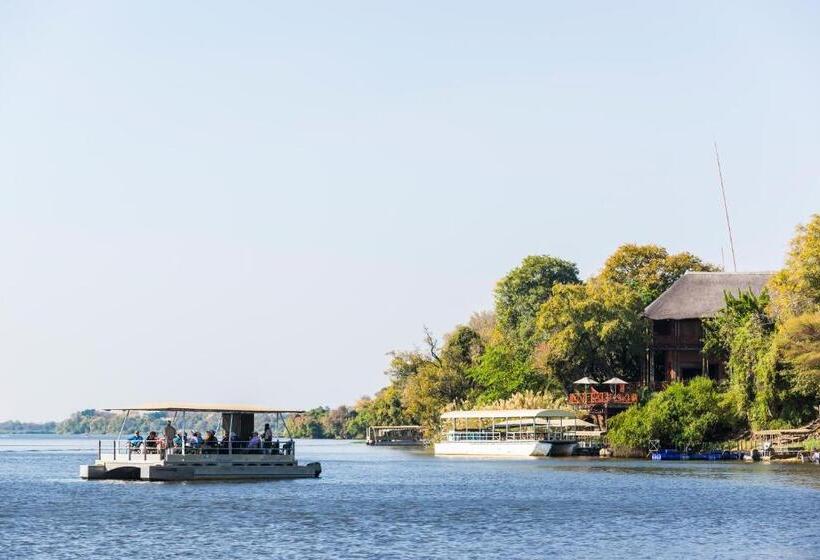 استراحتگاه Chobe Marina Lodge