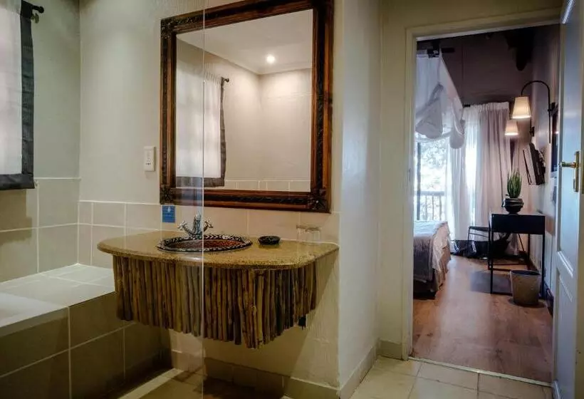 استراحتگاه Chobe Marina Lodge