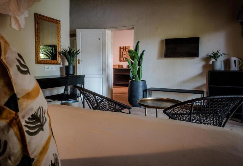 استراحتگاه Chobe Marina Lodge