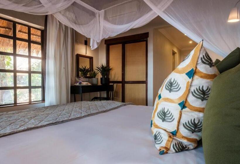 استراحتگاه Chobe Marina Lodge