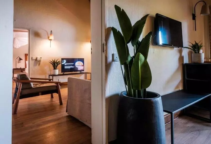 استراحتگاه Chobe Marina Lodge
