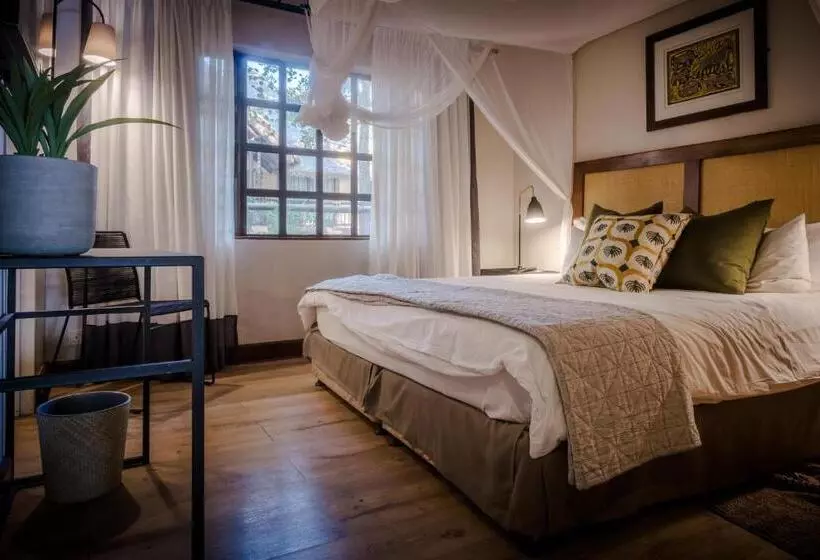 استراحتگاه Chobe Marina Lodge