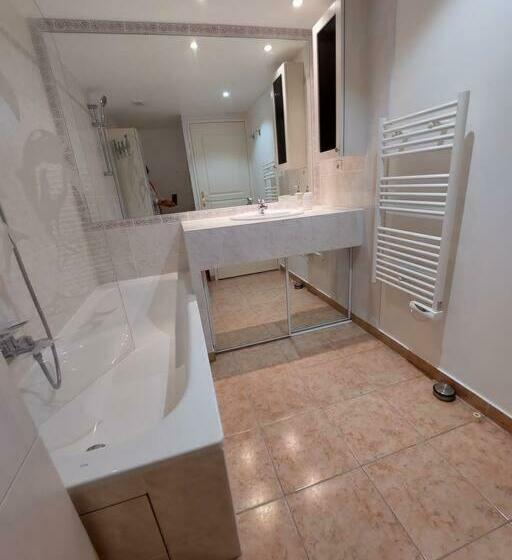 Appartement T3 Agréable, Proche Centre Et Plage