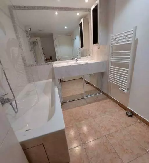 Appartement T3 Agréable, Proche Centre Et Plage