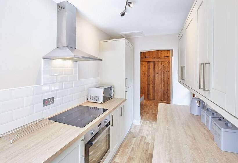 Host Stay Ramblers Rest Cottage