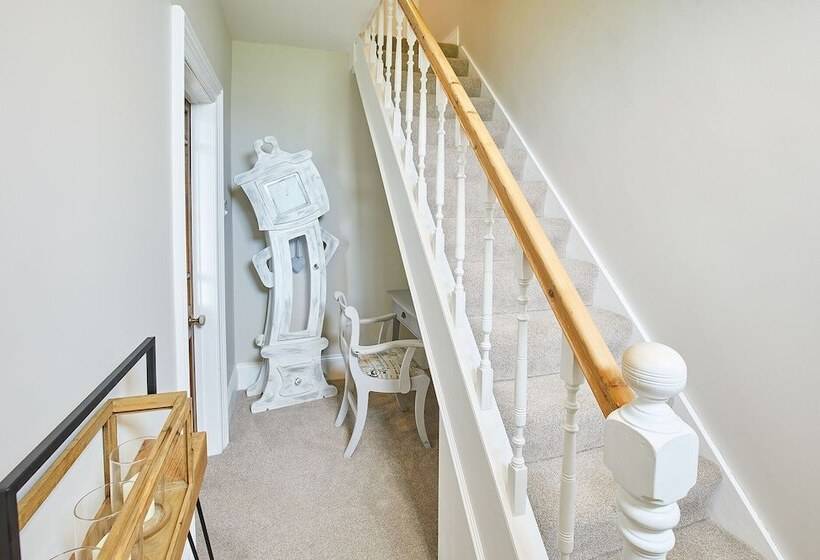 Host Stay Ramblers Rest Cottage