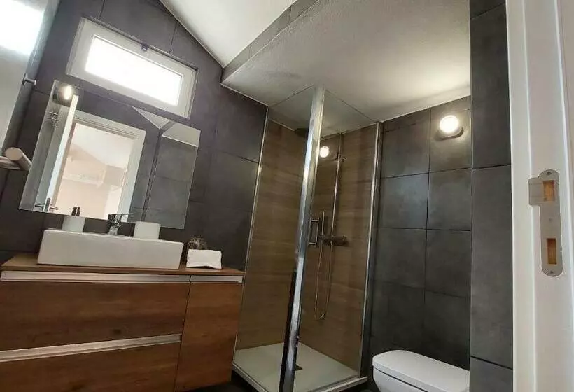 Airport House
