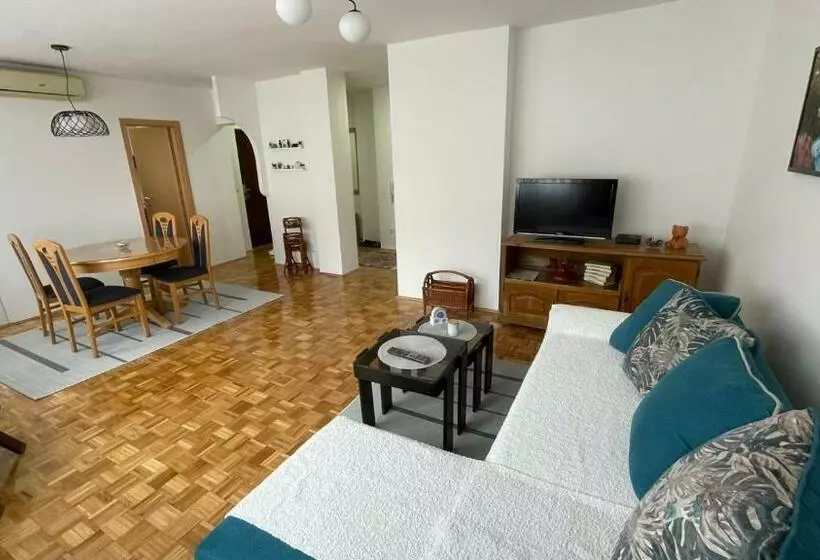 Apartman Divan
