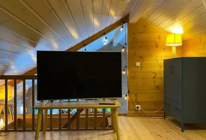 Penthouse By The Ski Lift, 4 Bedrooms, 2 Living Rooms