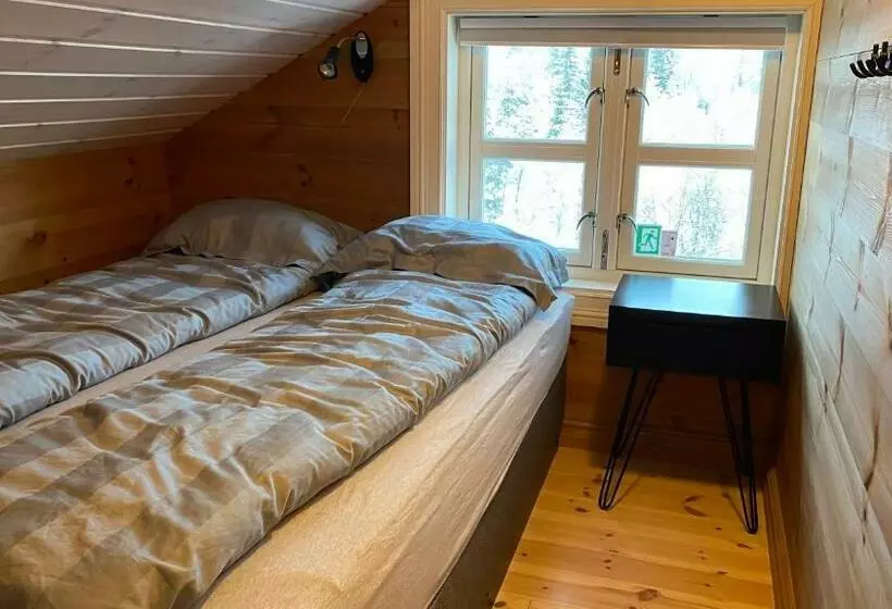 Penthouse By The Ski Lift, 4 Bedrooms, 2 Living Rooms