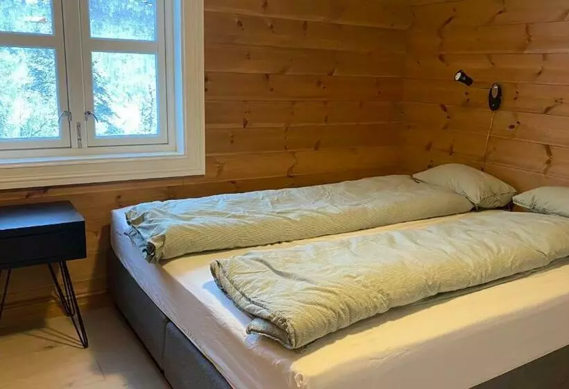 Penthouse By The Ski Lift, 4 Bedrooms, 2 Living Rooms