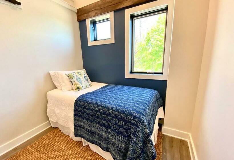 Serene Waterfront Studio In Downtown Portsmouth