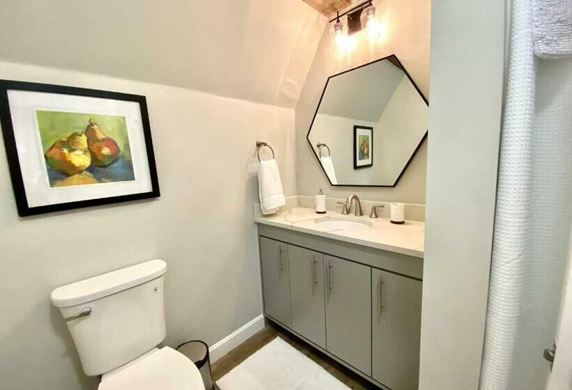 Serene Waterfront Studio In Downtown Portsmouth