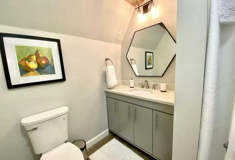 Serene Waterfront Studio In Downtown Portsmouth