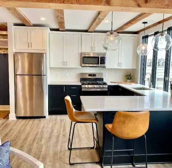 Serene Waterfront Studio In Downtown Portsmouth