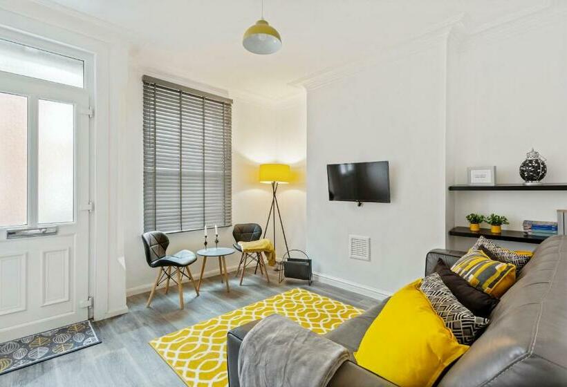 Spacious & Central Entire Home