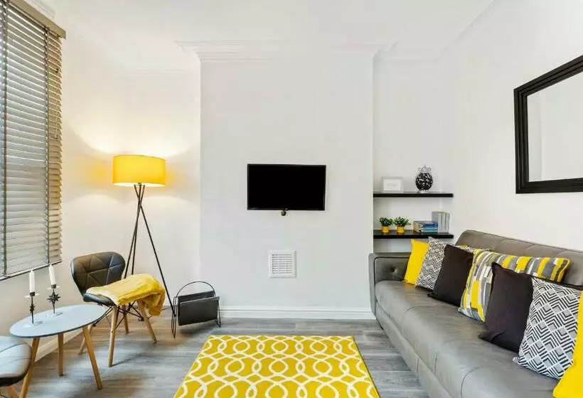 Spacious & Central Entire Home