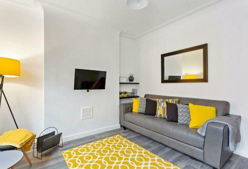 Spacious & Central Entire Home