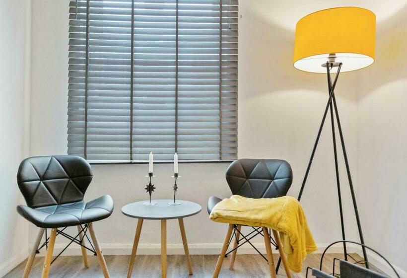 Spacious & Central Entire Home