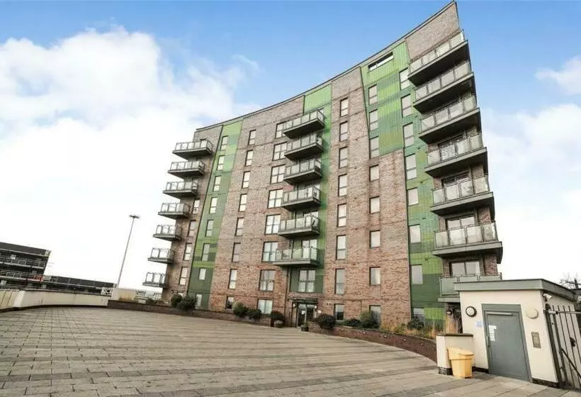 Chic Leeds City Apartment, Free Parking, Balcony