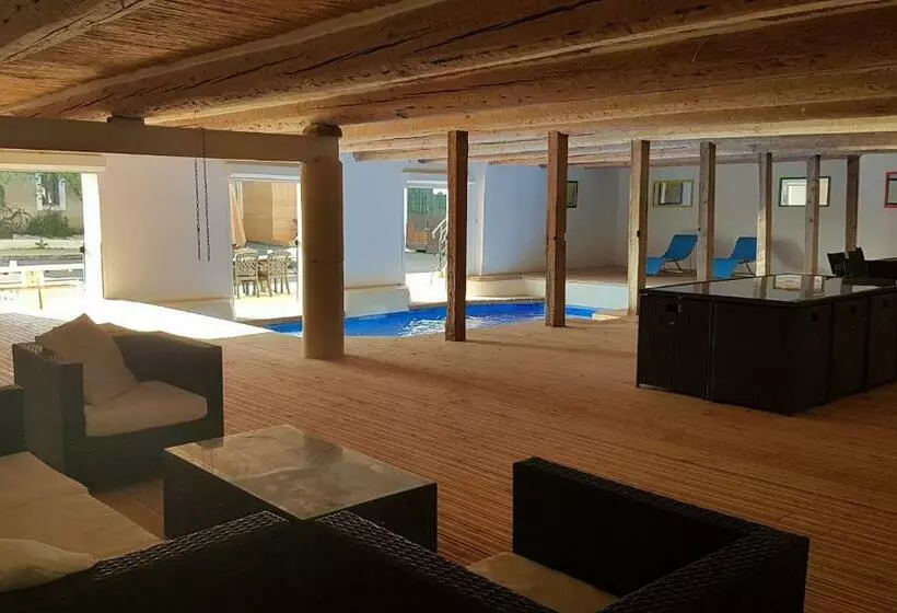 Maison 3 Chambres Avec Piscine Couverte