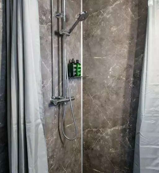 Nyrenoverat Gårdshus På Havstomt Med Hög Standard