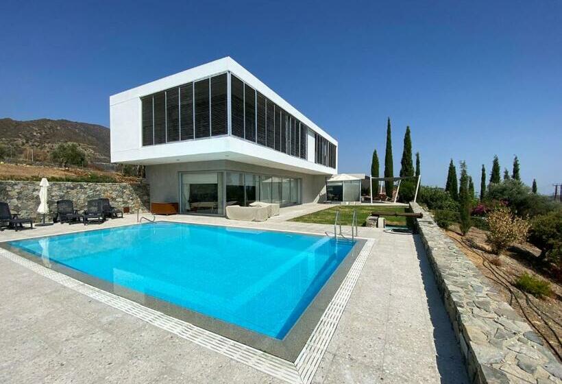 Luxury Villa Pluto Stunning Mountain Views