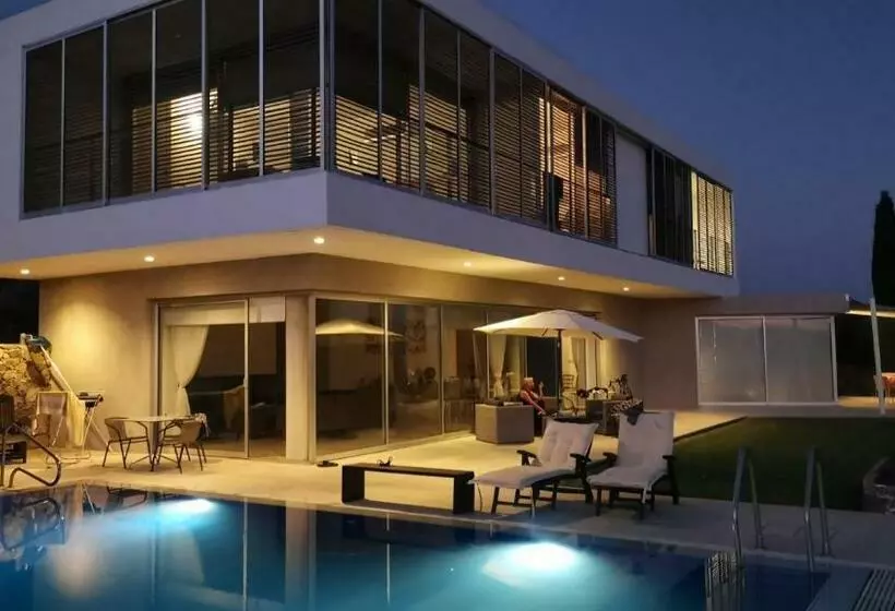 Luxury Villa Pluto Stunning Mountain Views