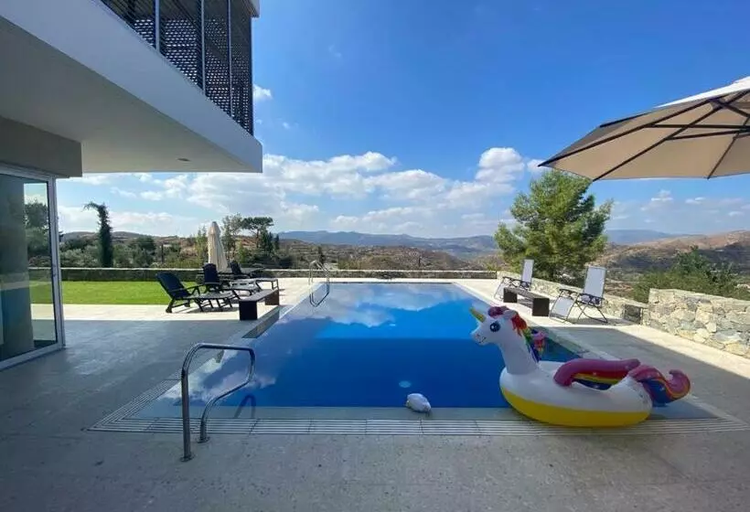 Luxury Villa Pluto Stunning Mountain Views