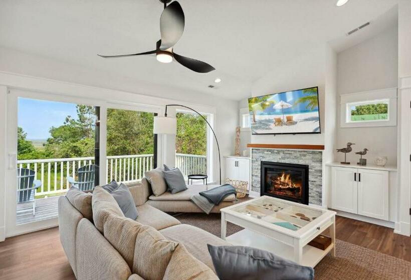 1816 Seaview Estate Soundfront