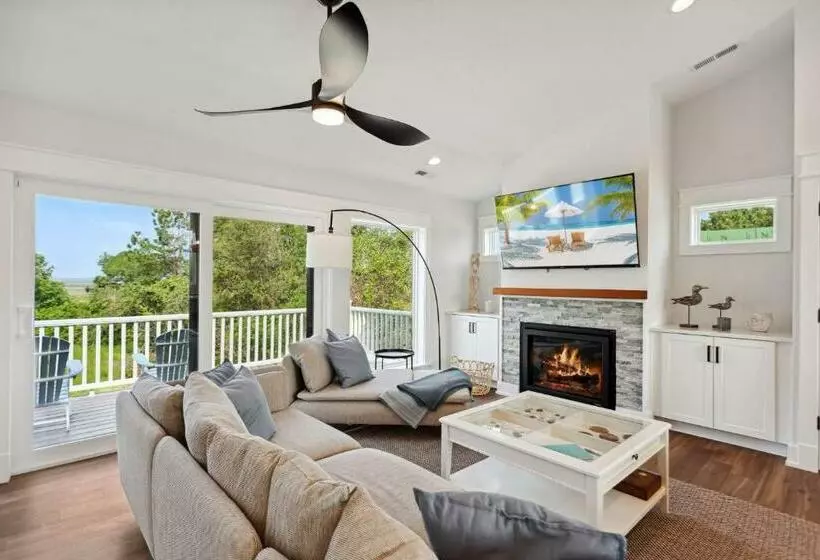1816 Seaview Estate Soundfront