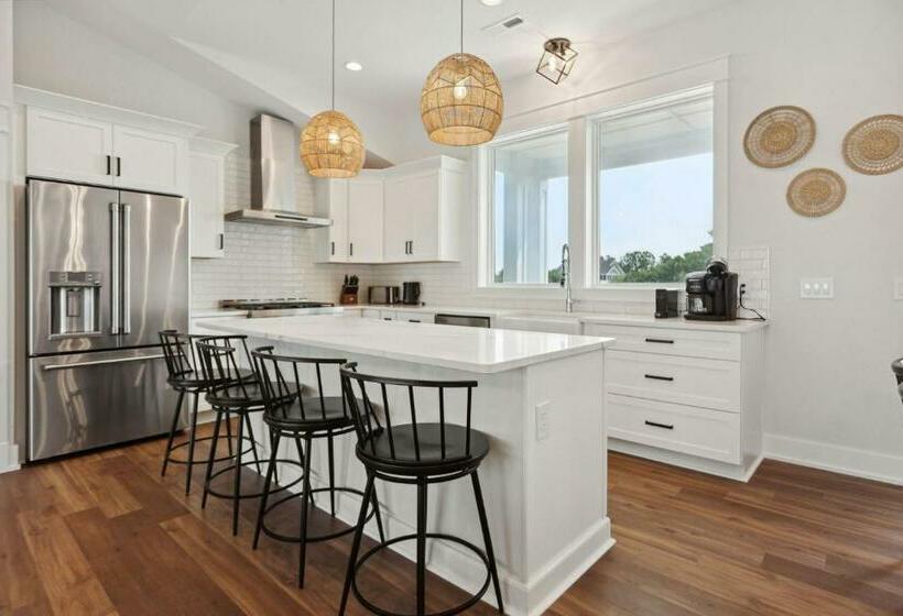 1816 Seaview Estate Soundfront