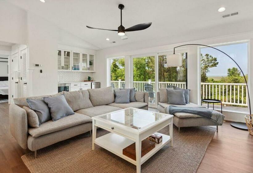 1816 Seaview Estate Soundfront