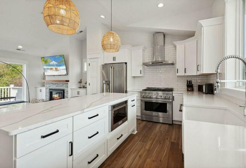 1816 Seaview Estate Soundfront