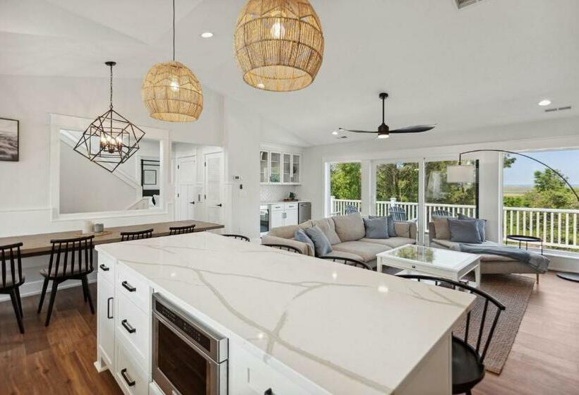 1816 Seaview Estate Soundfront