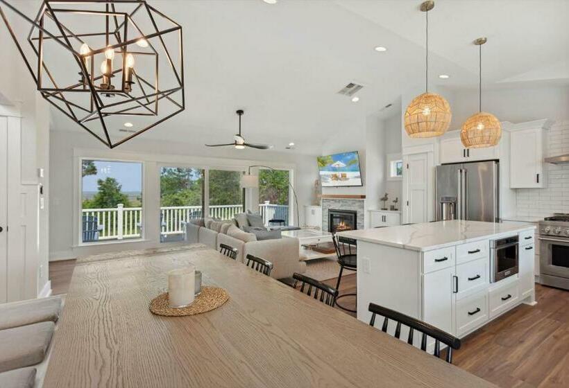 1816 Seaview Estate Soundfront