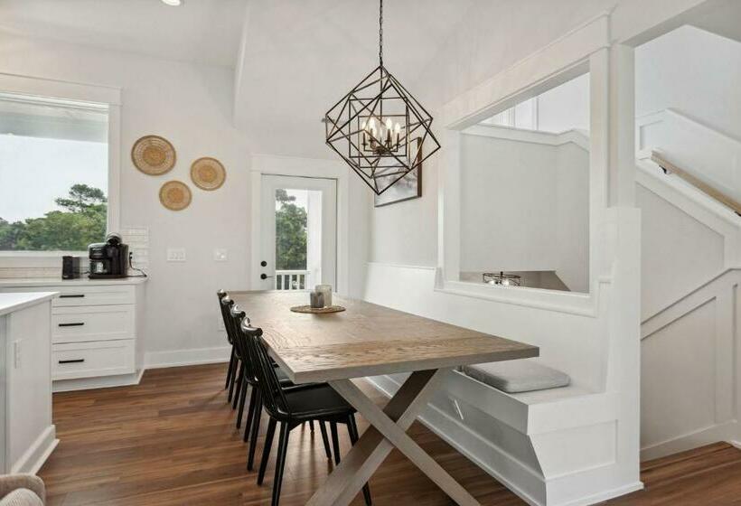 1816 Seaview Estate Soundfront