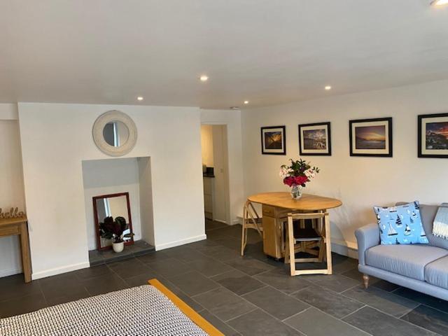 Fantastic Refurbished Studio With Croquet Lawn, Nr Lyme Regis