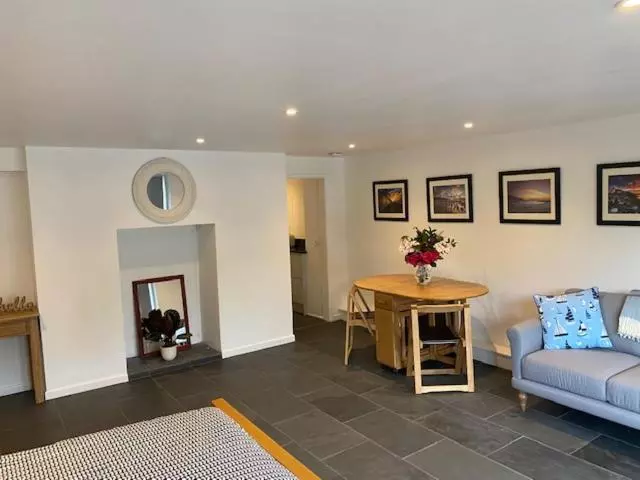 Fantastic Refurbished Studio With Croquet Lawn, Nr Lyme Regis