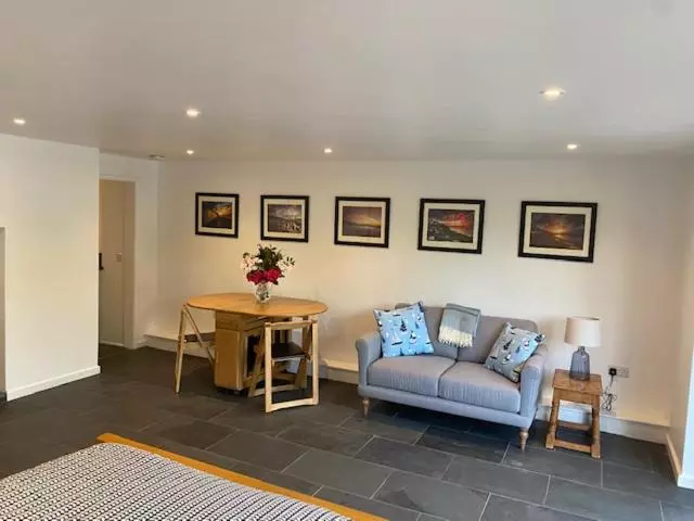 Fantastic Refurbished Studio With Croquet Lawn, Nr Lyme Regis