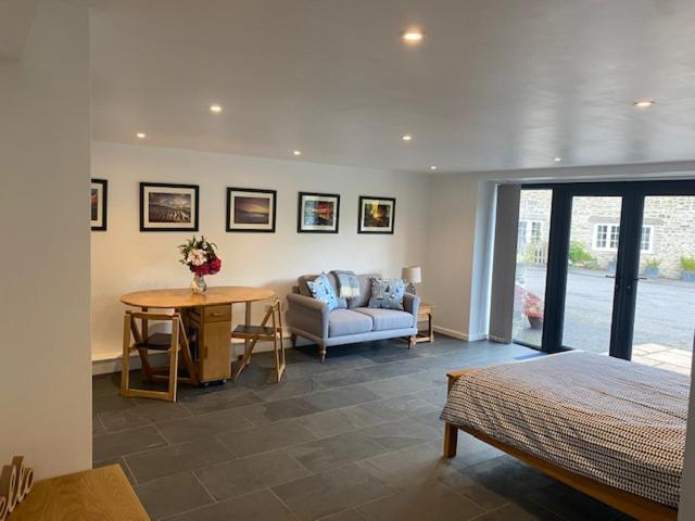 Fantastic Refurbished Studio With Croquet Lawn, Nr Lyme Regis