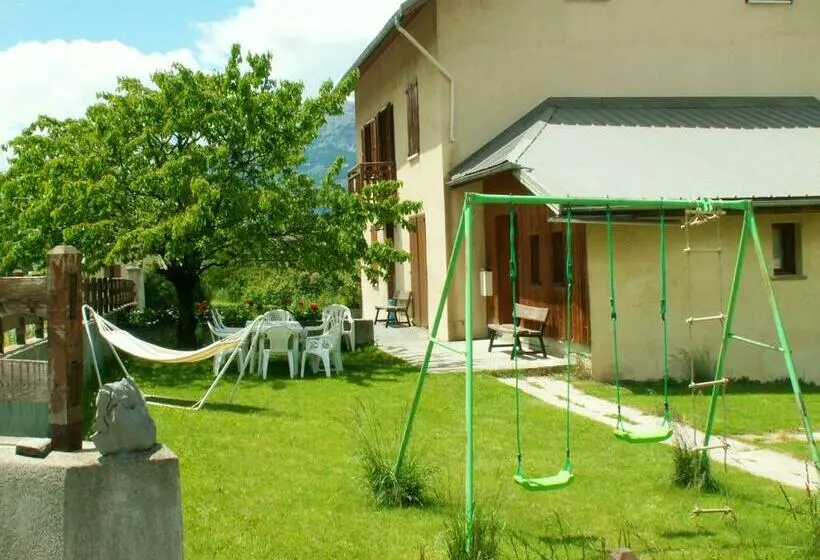 Maison Spacieuse A Villar Saint Pancrace Avec Vue Montagne