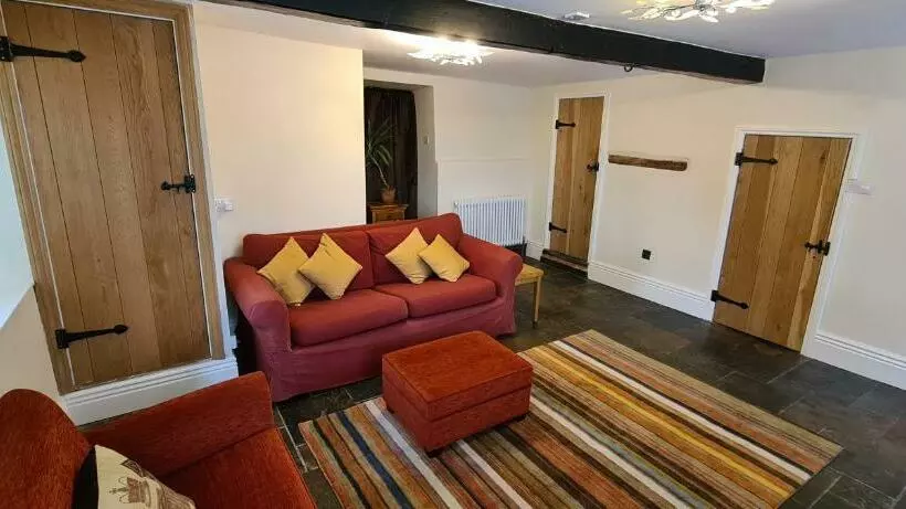 Quoit Green Lodge