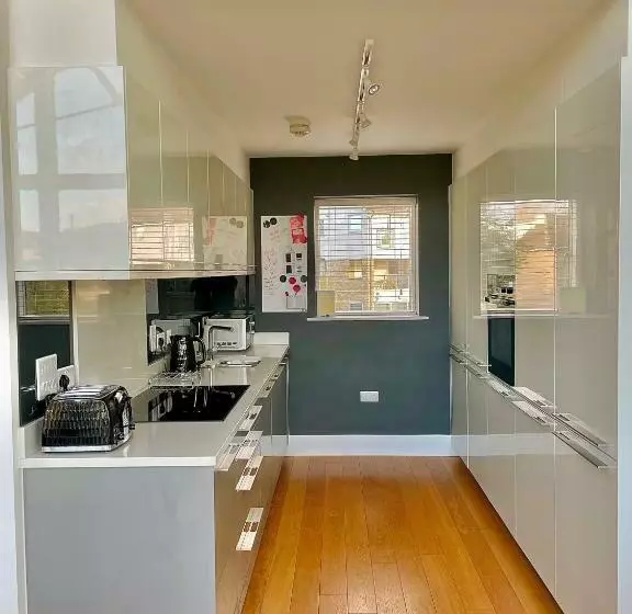 Luxurious Lakefront Home With Pool/spa Access