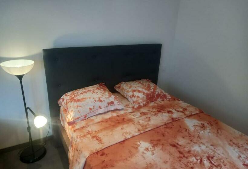 Une Petite Maison Et Sa Prairie